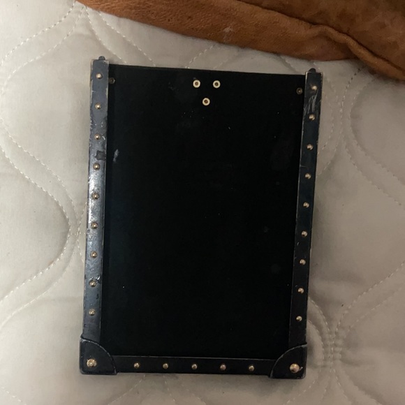 Louis Vuitton 8 plus phone case - Picture 2 of 2
